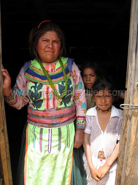 cora_pastor_07.JPG - Village of Cora Indian with examples of town, mountains, people, costume, textiles, costume and spiritual life