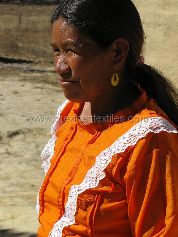 tepehuano_woman_07.JPG - Documentation of tepehuano indigenous textiles from Huajicori, Nayarit, Mexico