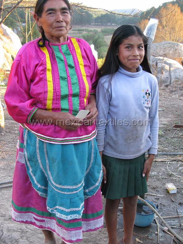 curandero_tepehuano_03.JPG - Documentation of tepehuano indigenous textiles from Huajicori, Nayarit, Mexico