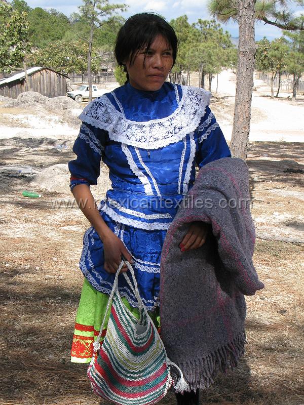 tepehuano_durango_06.JPG - She carried the net bag and a hand woven wool blanket.