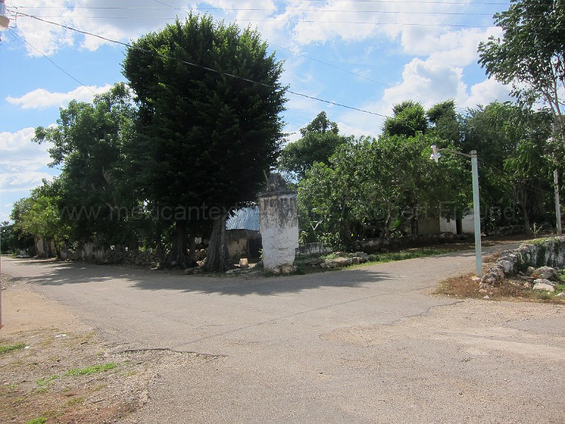 mayan_santamaria03.JPG - Documantary photos of villages of Calkani, Campeche november 2011