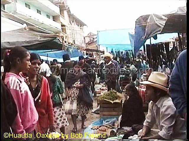 huautla_mazateca__08.jpg - Huautla market, few costumes we visible in 2001 , although women were still wearing them.