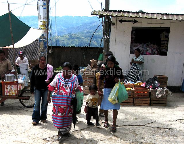 huautla_mazateca__15.JPG - Familt in market 2004, the mother is wearing the traditional huipil. It was not possible to find out if this women was actually from Huautla of a surrounding village