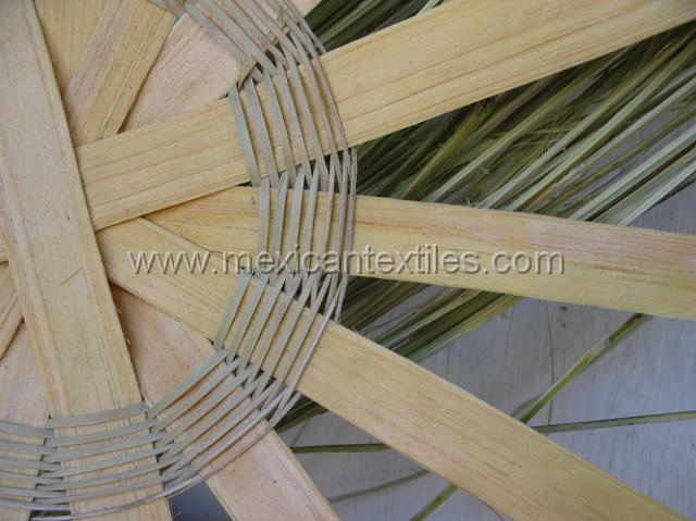 canastas_ixtolco_26.JPG - Close up of the weave and in the back ground there is a sample of the split bamboo.