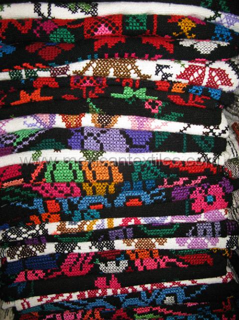 nahua_hueyapan_25.JPG - Mountains of shawls or rebosos are available.
