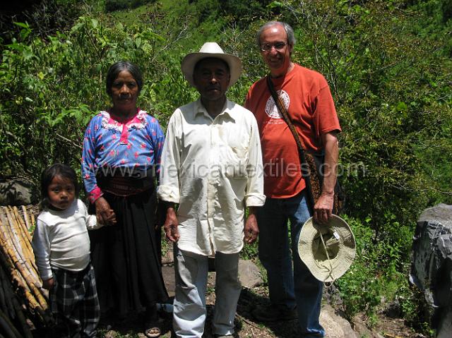 nahuatl_family_tlaquimpa.JPG - Manuela Ruiz and Miguel Carrillo hernandez and me on that sunny day.