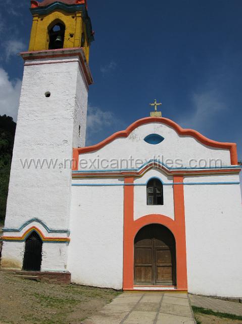 town_xochitlaxco_01.JPG - The town Church in San Baltazar Xochitlaxco, Tepetzintla, Puebla.