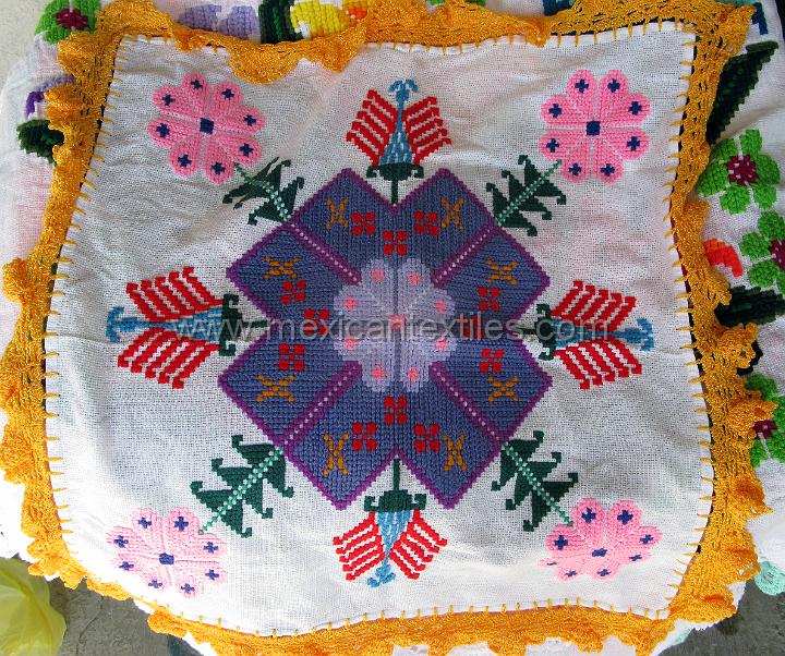 sn_antonio_embroiderey_30.JPG - Otomi indian embroidery from San Antonio Huehuetla, Hidalgo