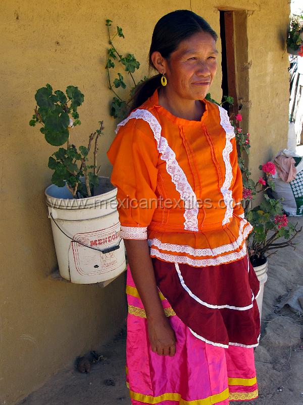 tepehuano_woman_04.JPG - Documentation of tepehuano indigenous textiles from Huajicori, Nayarit, Mexico