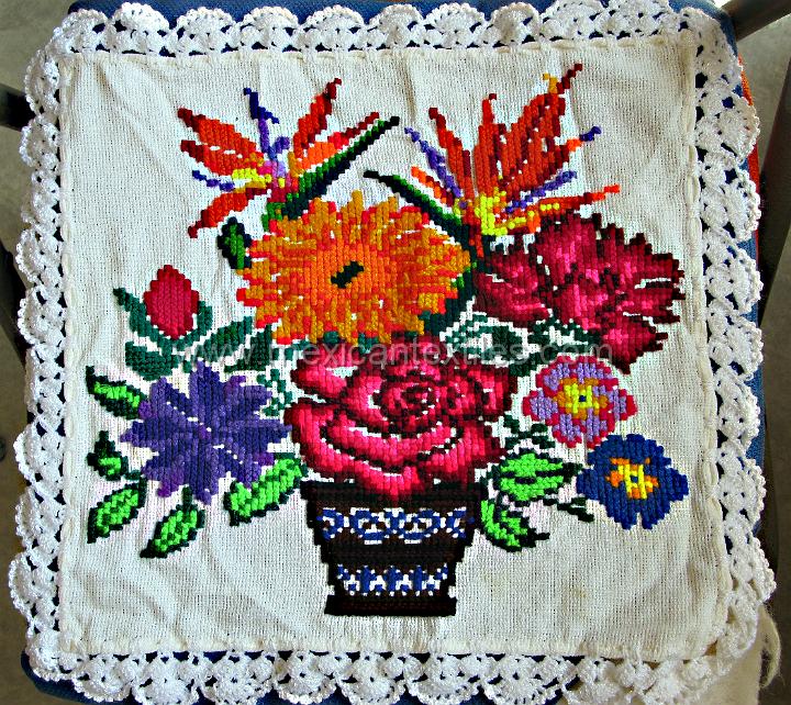 sn_antonio_embroiderey_10.JPG - Otomi indian embroidery from San Antonio Huehuetla, Hidalgo, floral setting on tortilla cloth